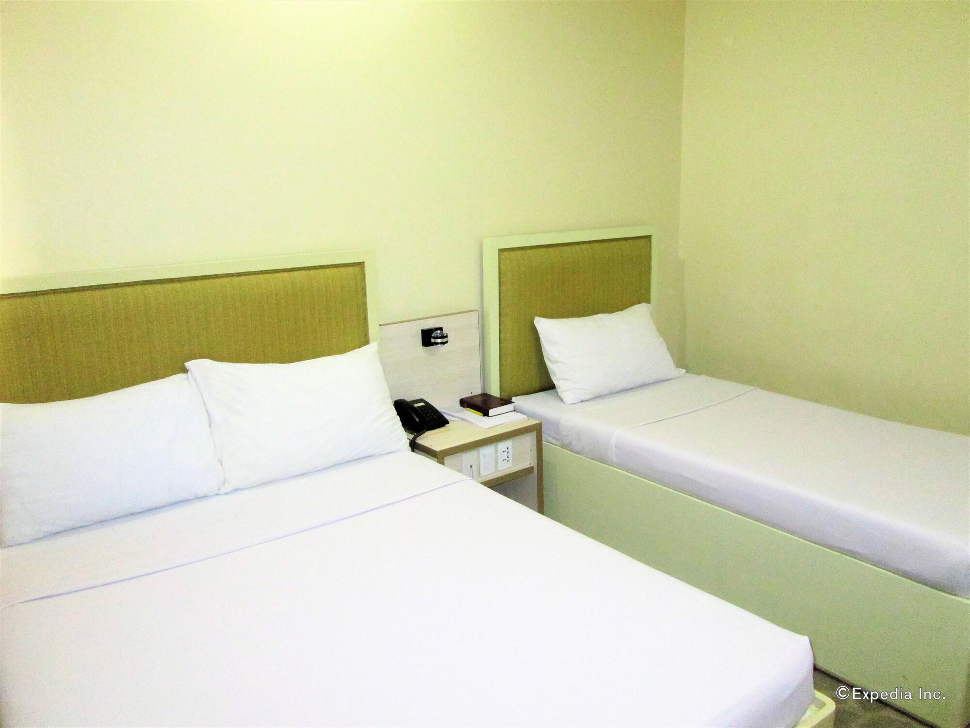 Marianne Suites Cagayan de Oro Esterno foto