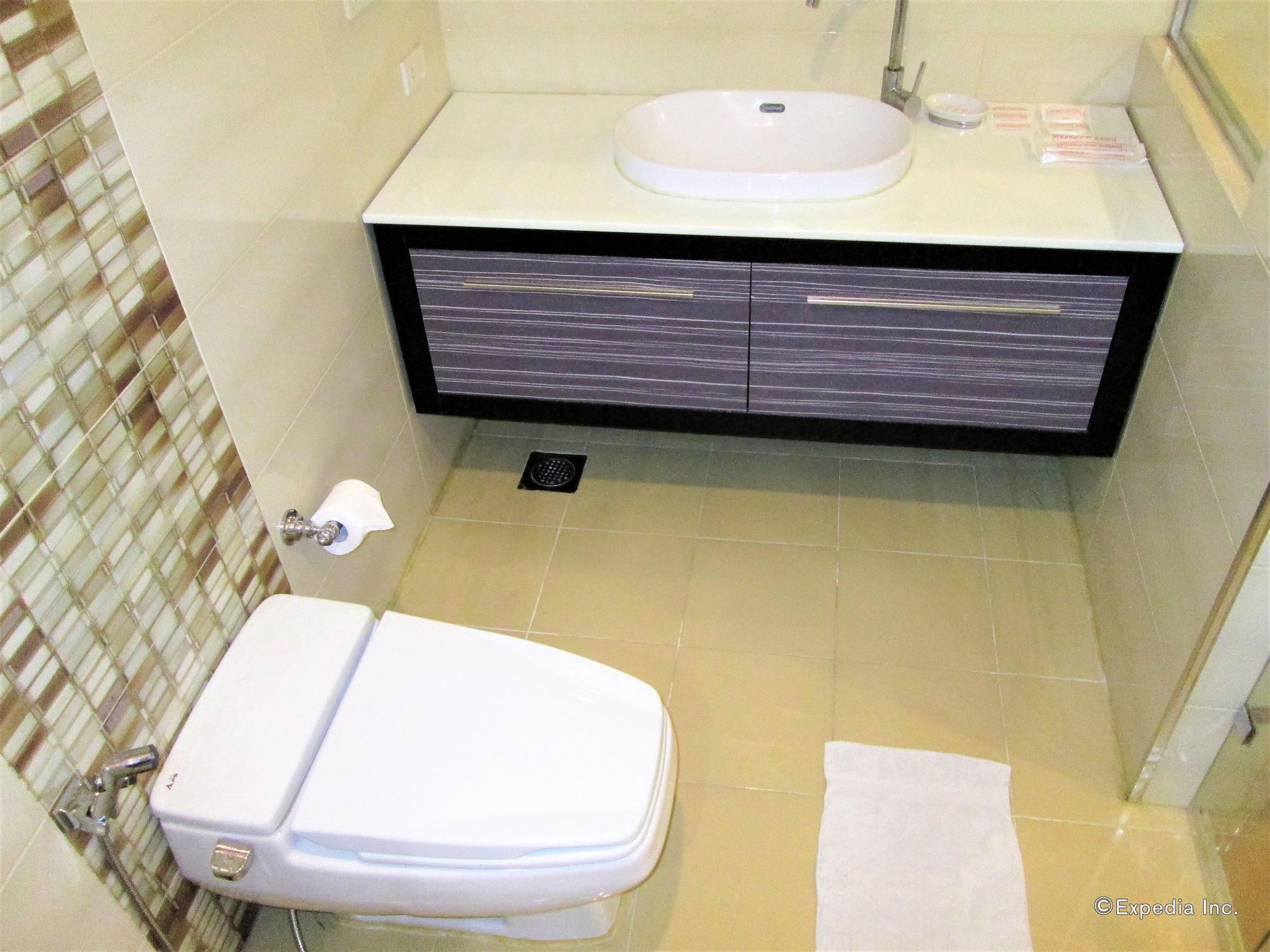 Marianne Suites Cagayan de Oro Esterno foto