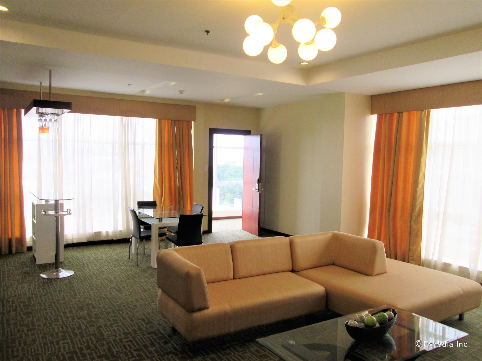 Marianne Suites Cagayan de Oro Esterno foto