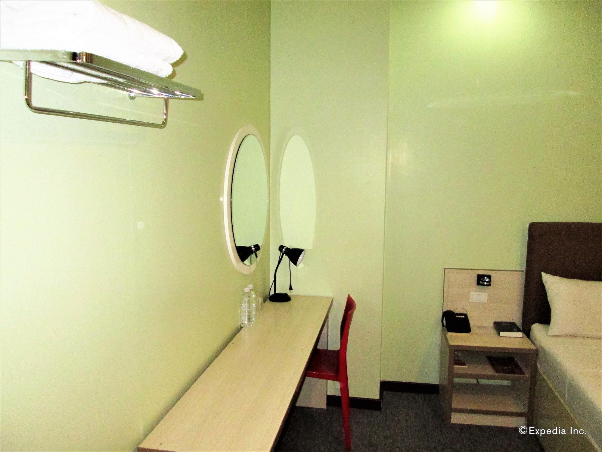 Marianne Suites Cagayan de Oro Esterno foto
