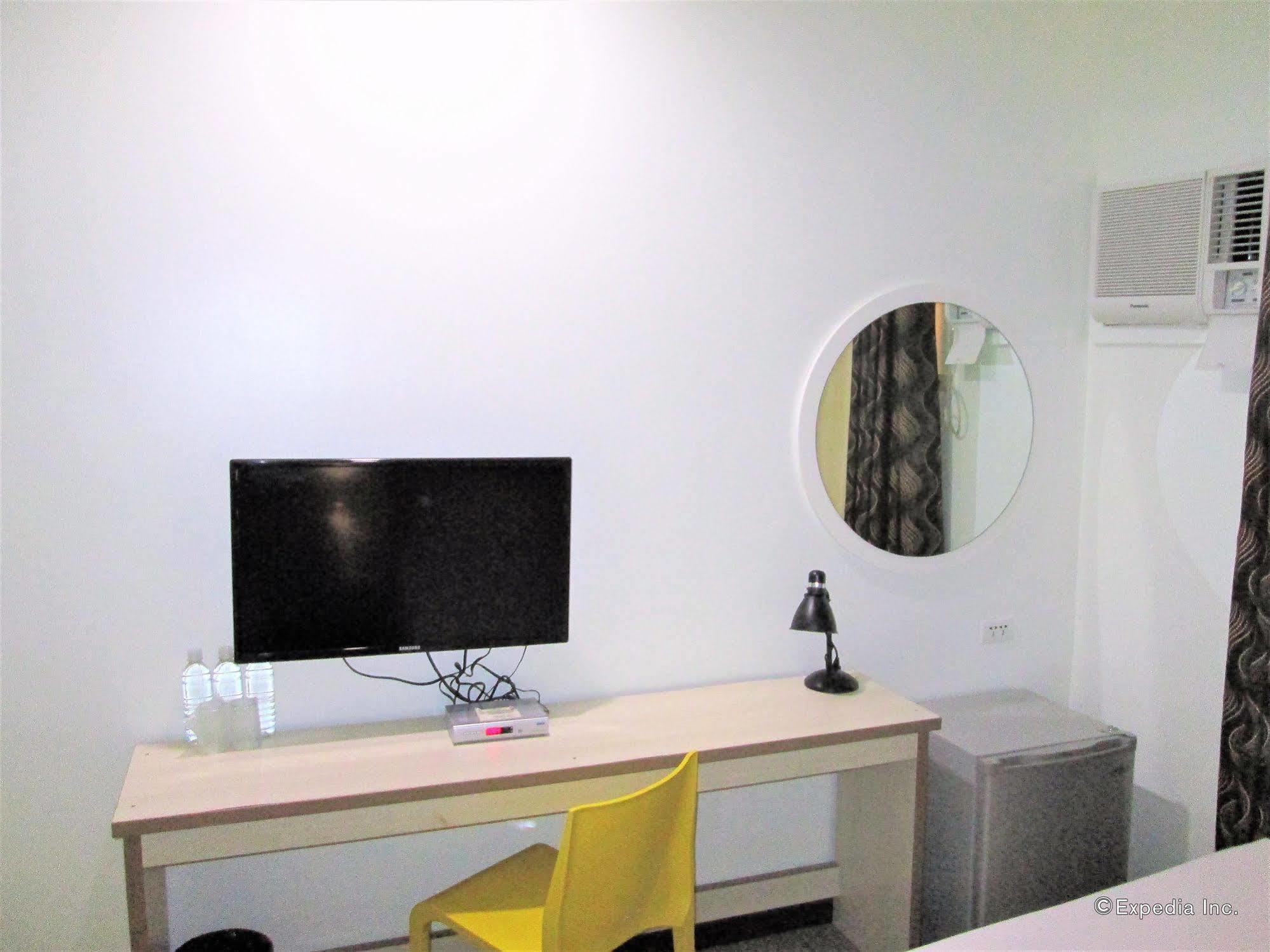 Marianne Suites Cagayan de Oro Esterno foto