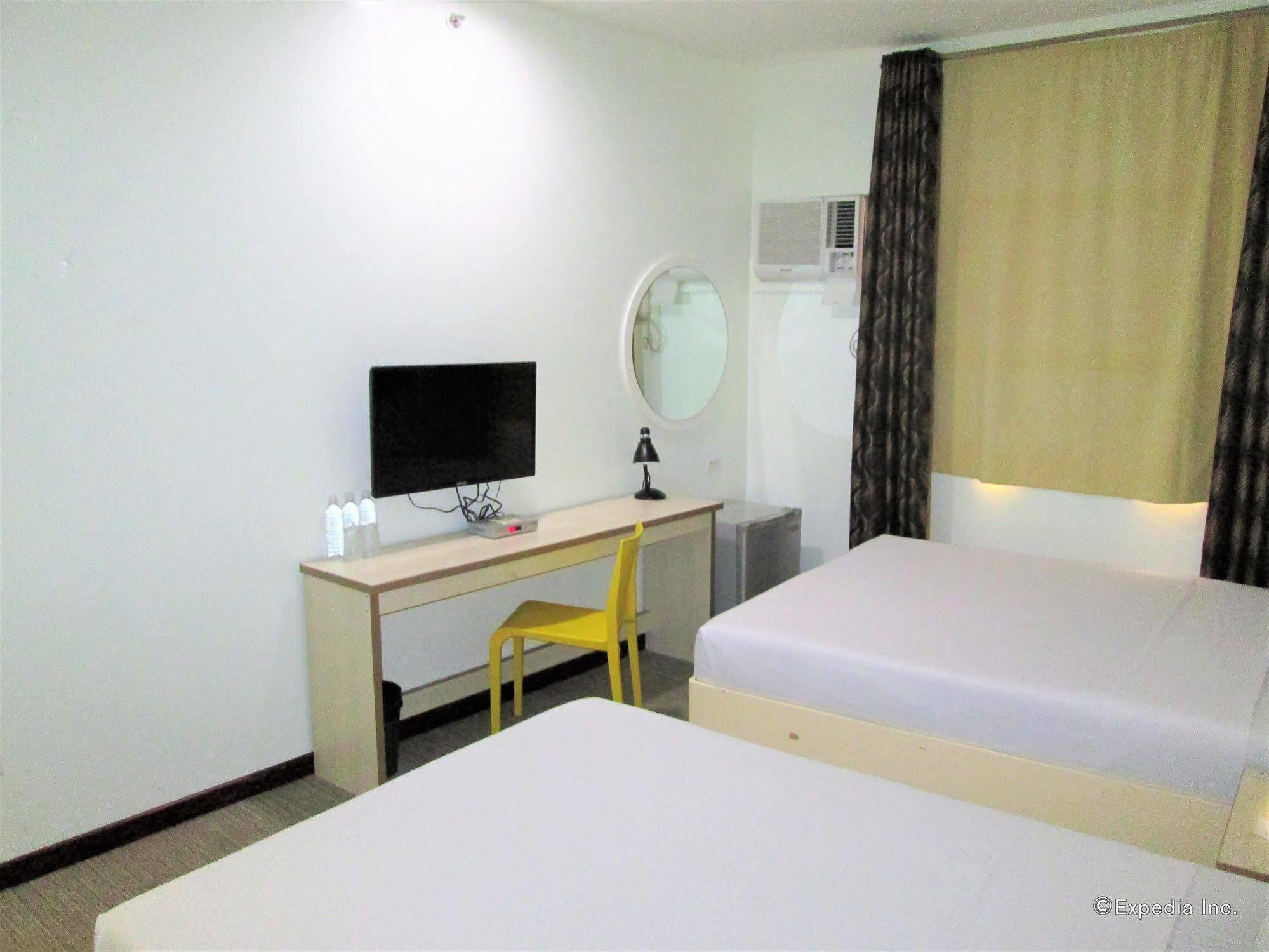 Marianne Suites Cagayan de Oro Esterno foto