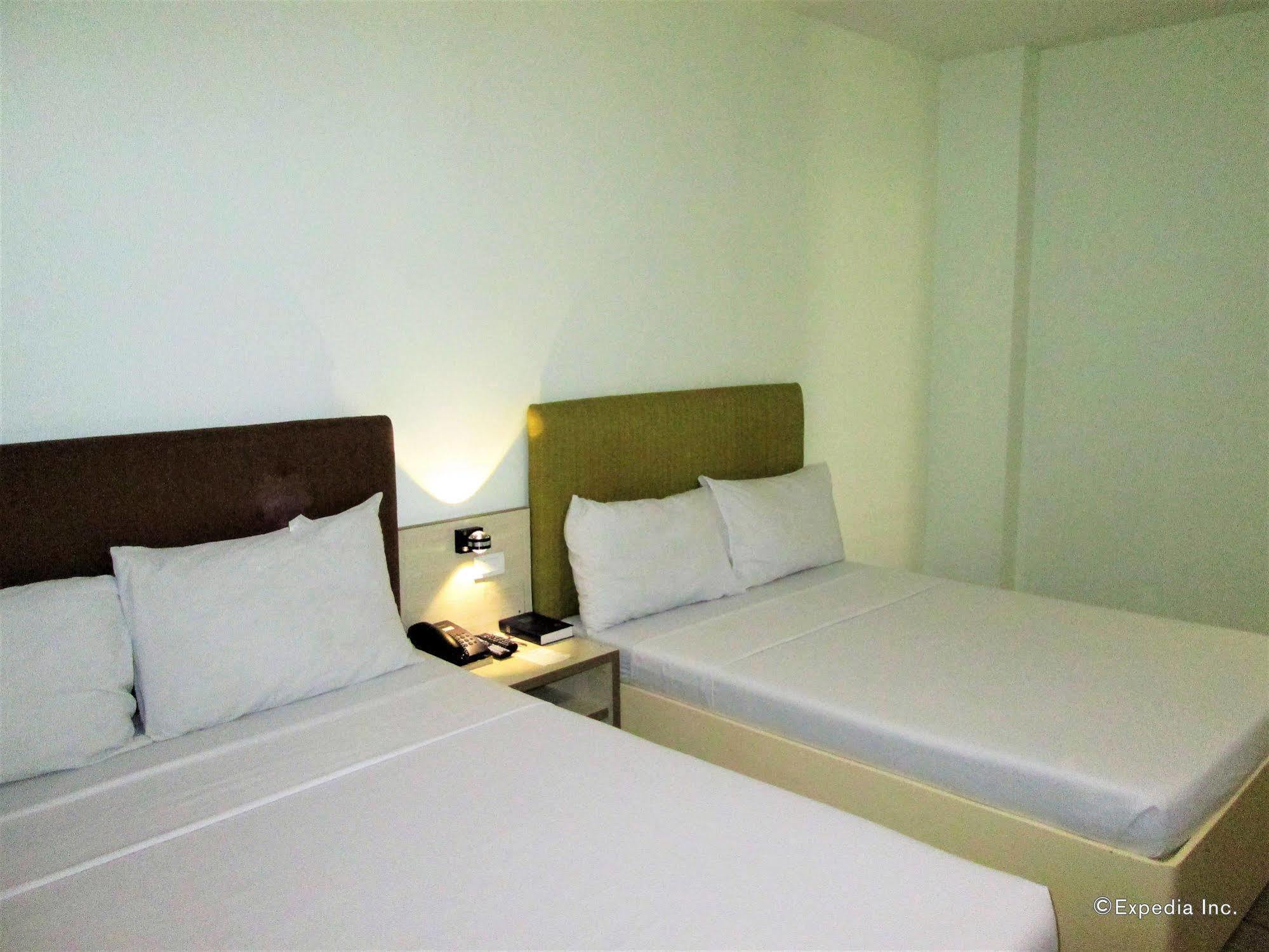 Marianne Suites Cagayan de Oro Esterno foto