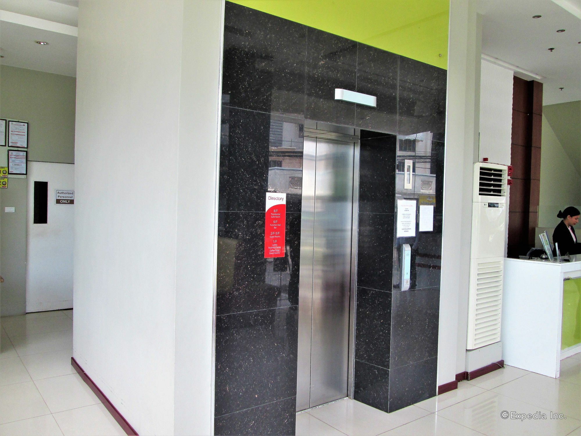 Marianne Suites Cagayan de Oro Esterno foto